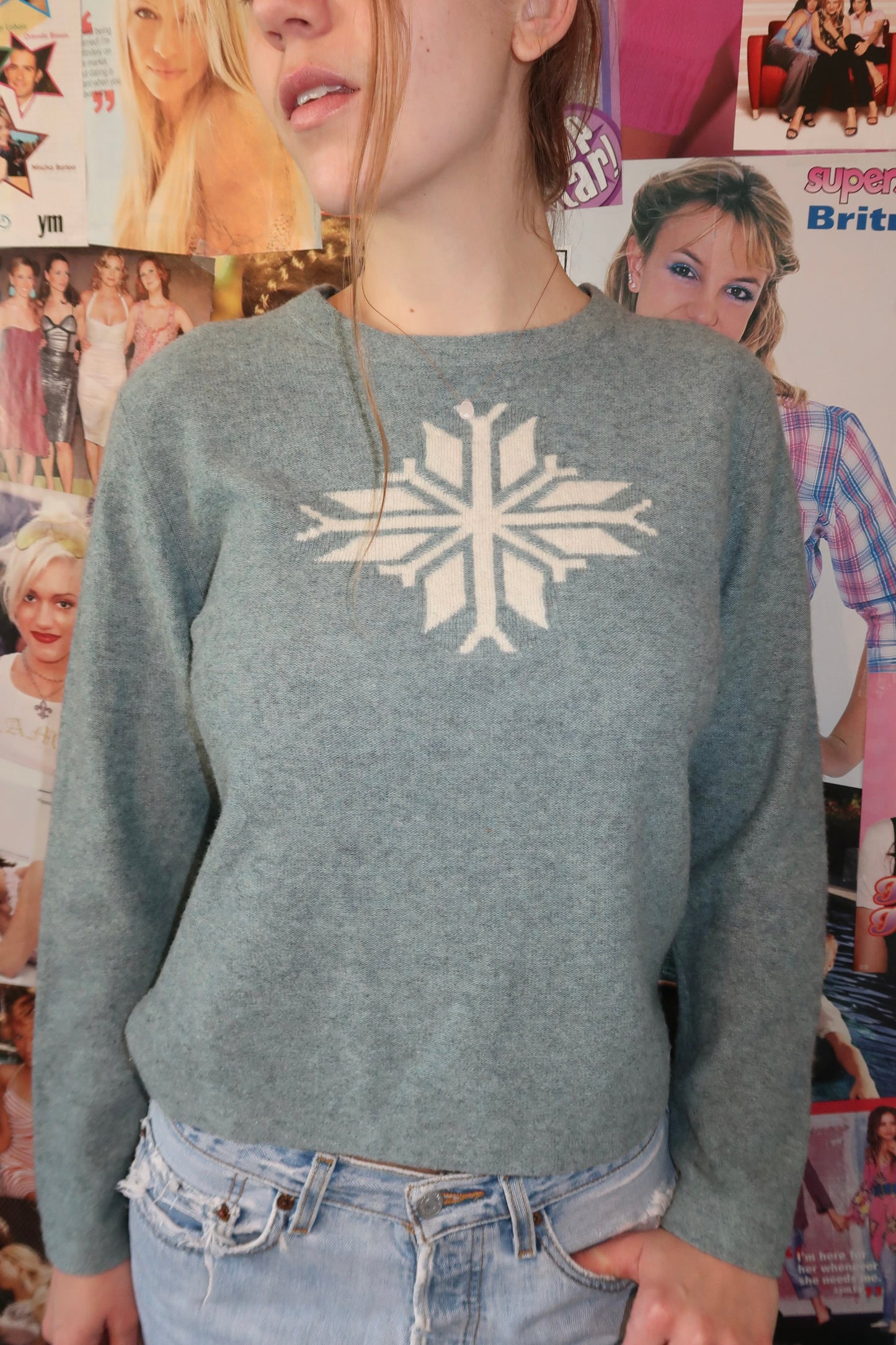 LORELAI GILMORE SWEATER