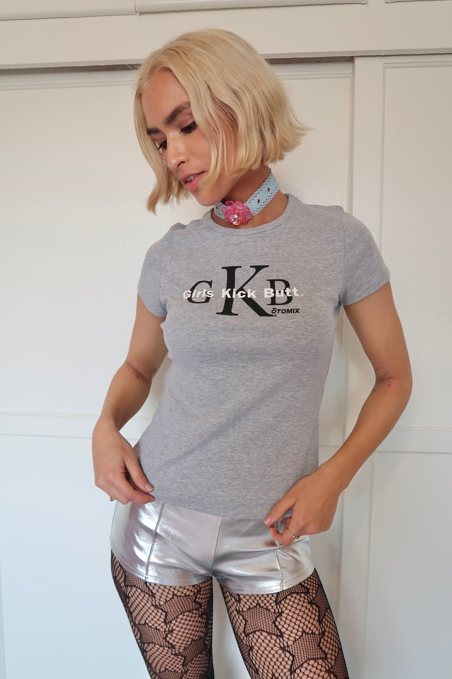 VINTAGE GIRLS KICK BUTT TEE