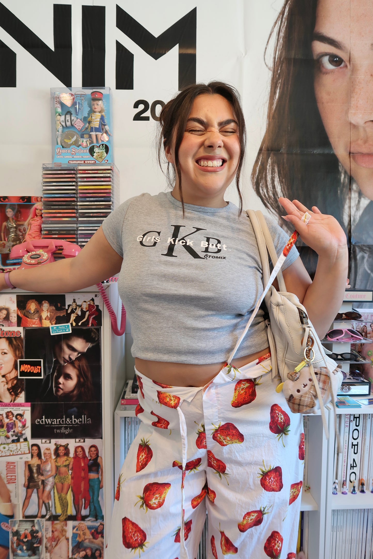 VINTAGE GIRLS KICK BUTT TEE